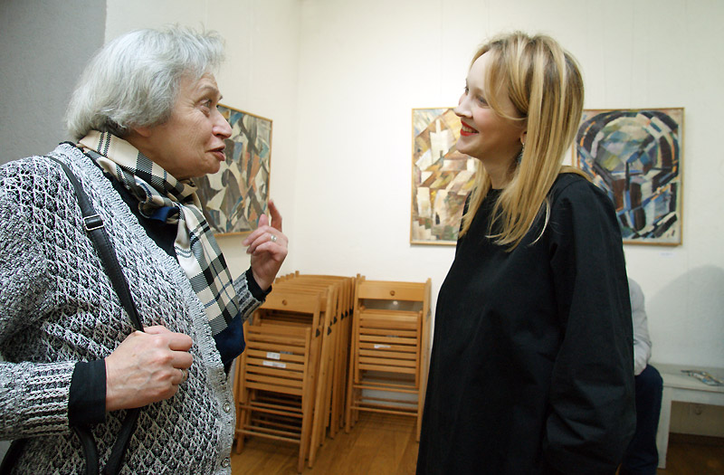 Изабелла Белят, Настасья Хрущева