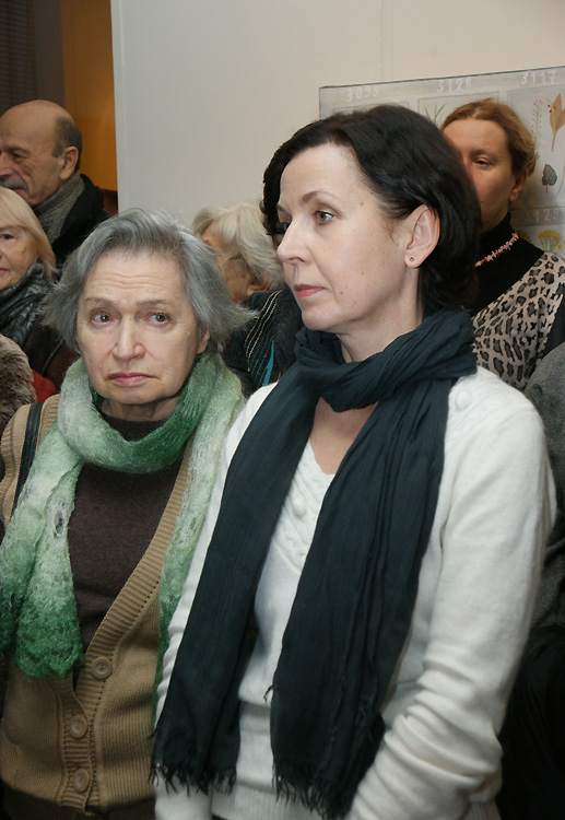 Изабелла Белят, Людмила Есакова