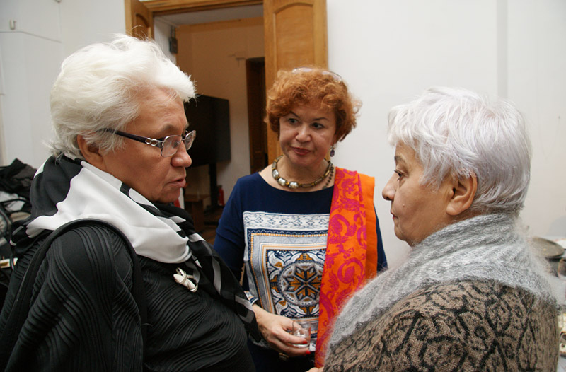 Неля Ахмадулина, Марина Азизян