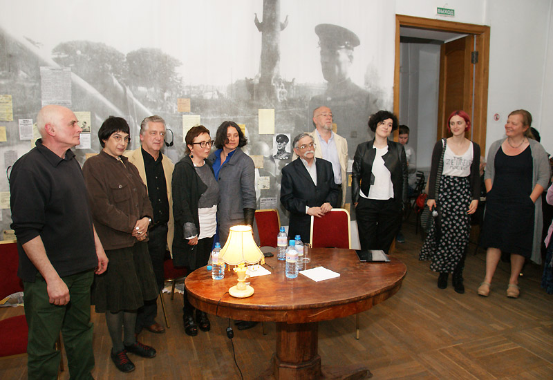Дмитрий Каминкер, Ольга Флоренская, Иван Говорков, Елена Фанайлова, Наталья Першина-Якиманская (Глюкля), Сергей Стратановский, Сергей Гандлевский, Мария Степнова, Ann Brodsky, Ann Kjellberg