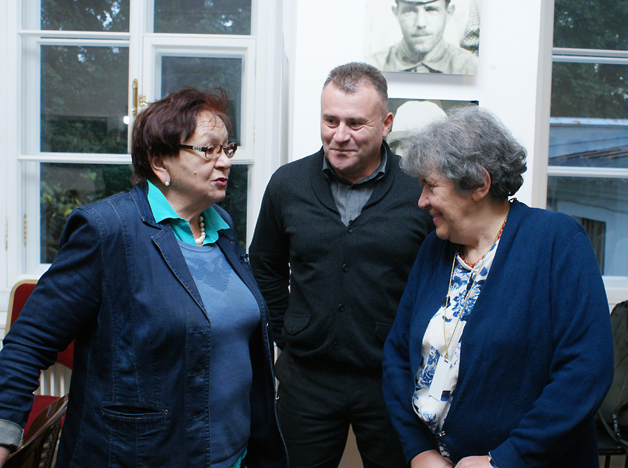 Нина Попова, Исанна Лурье