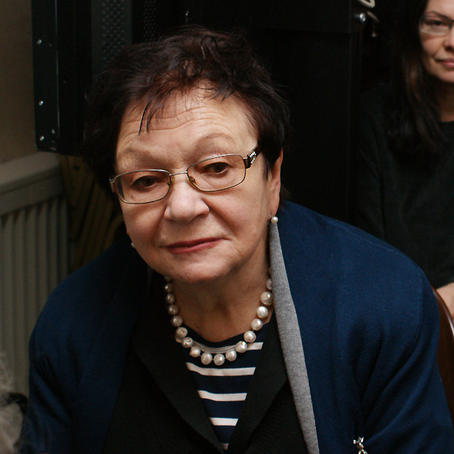 Нина Попова