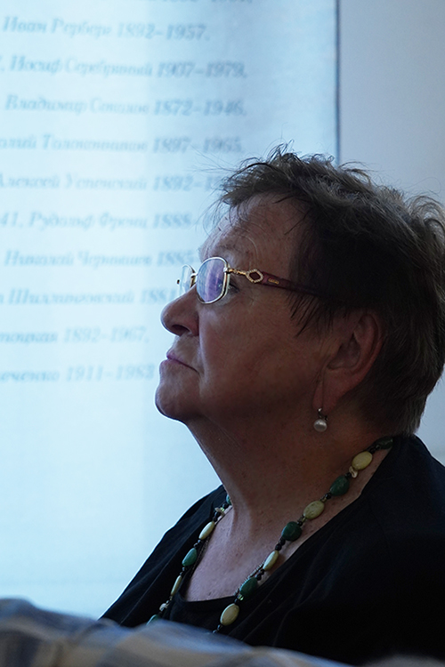 Нина Попова