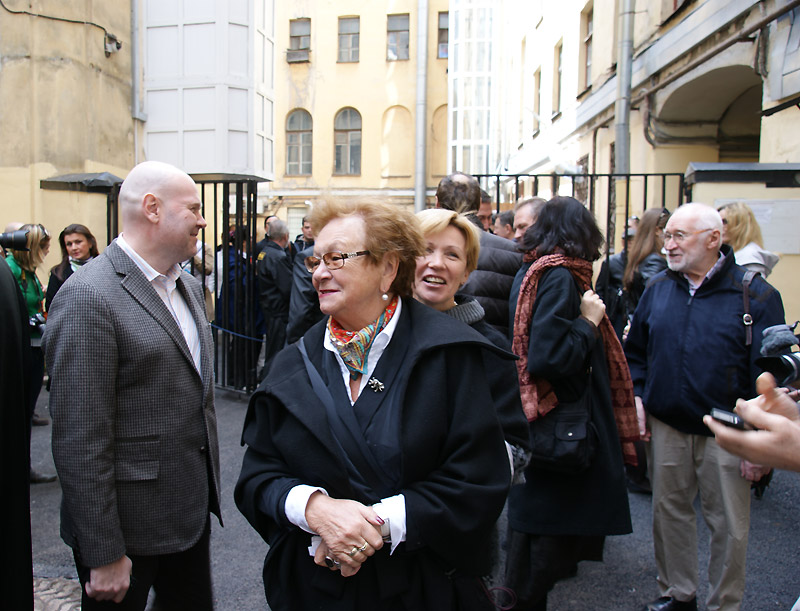 Нина Ивановна Попова, Анна Соколова, Михаил Петров