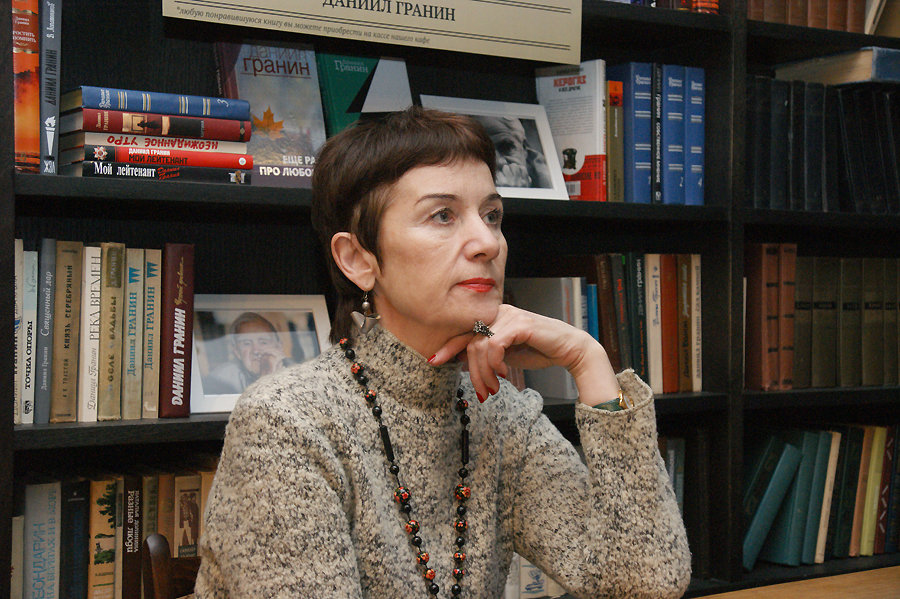 Елена Петрова