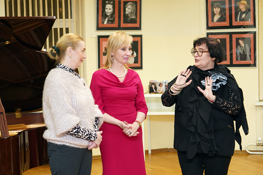 Галина Кожемяченко, Елена Григорьянц, Влада Липская