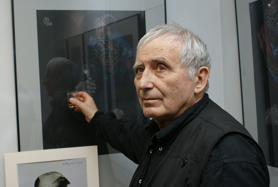 Валерий Мишин у работы Дмитрия Северюхина