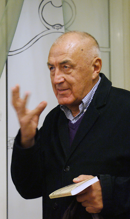 Валерий Попов