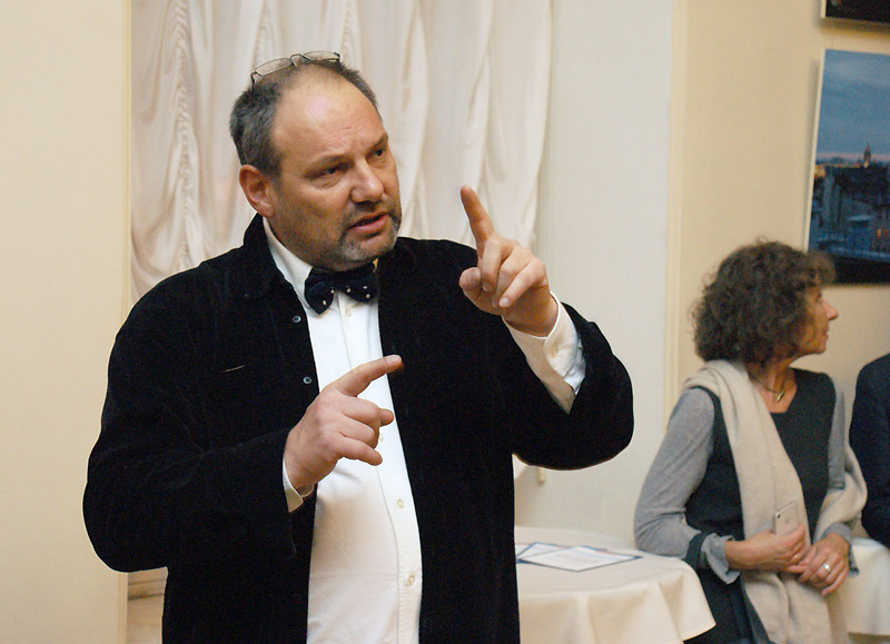 Юрий Молодковец