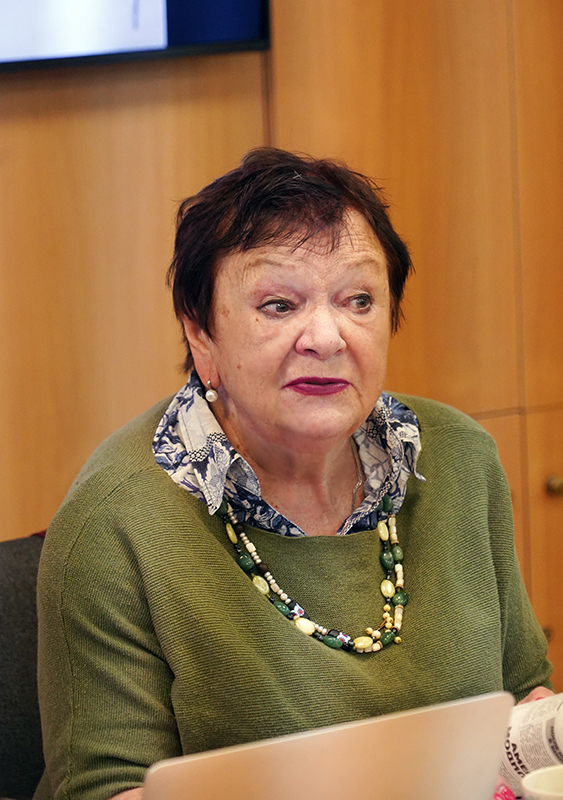 Нина Попова