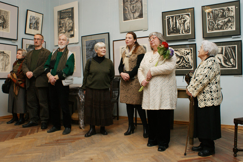 Эра Коробова, Нина Аршакуни