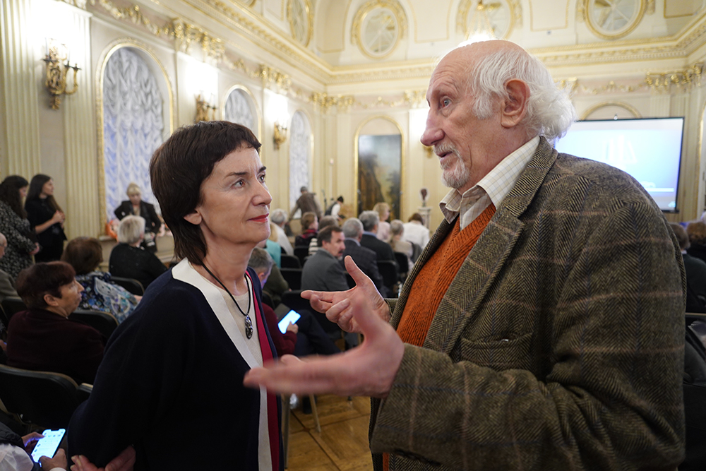 Елена Петрова, Исаак Кушнир