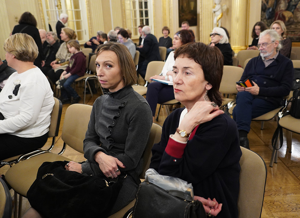 Елена Петрова