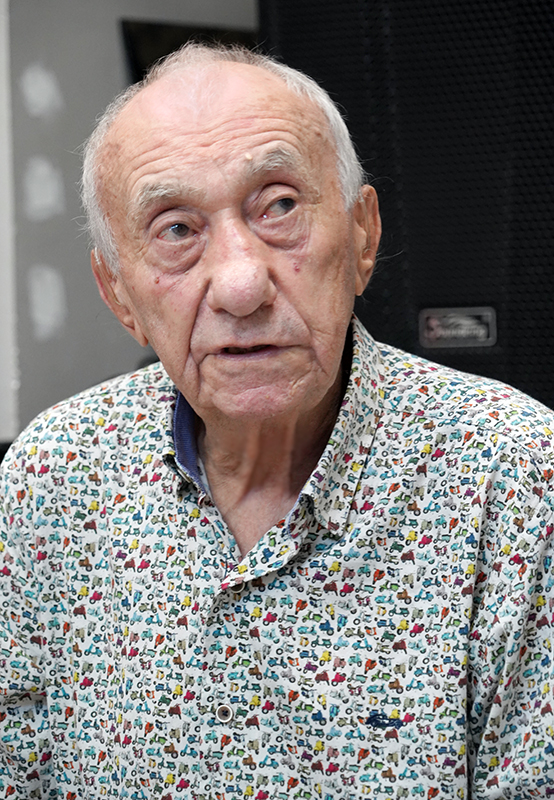 Анатолий Заславский