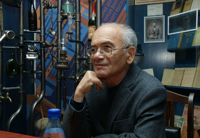 Александр Кушнер